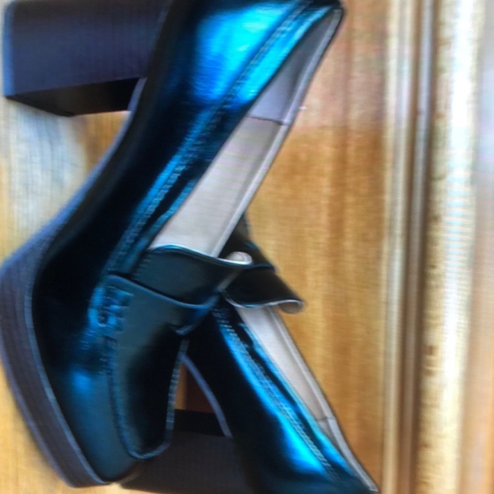 Nine West block heal square toe platform style shoes